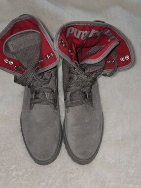 Timberland Carnaby Cool fold-down boots in grey with a red inner lining.